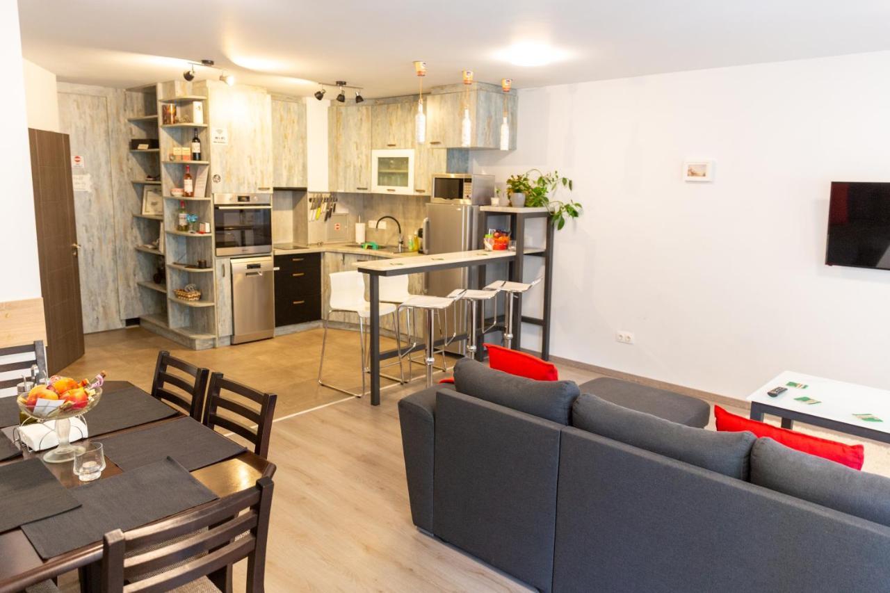 Fancy Big Apartment In The Heart Of София Экстерьер фото